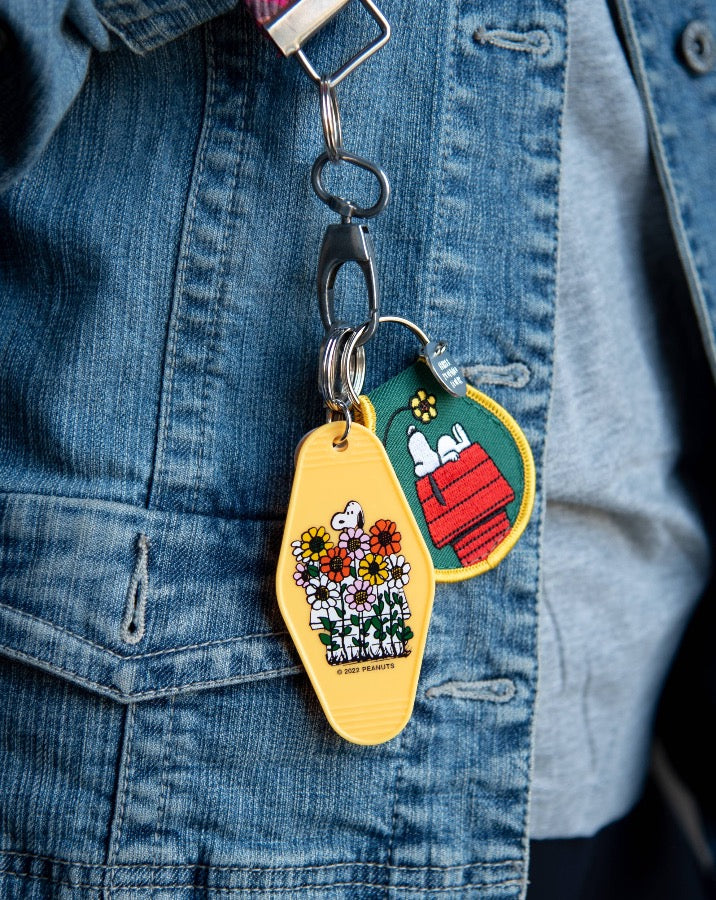 3P4 x Peanuts® - Snoopy Daisy Garden Key Tag