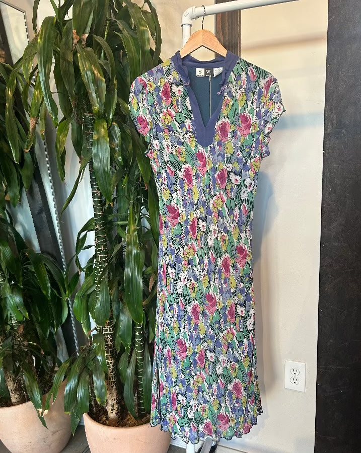 Vintage Keyhole Neckline Floral Dress